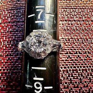 Fragrant Jewels Silver Ring with Sparkling Gemstone